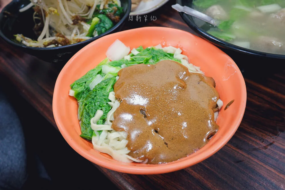 品味香麵攤麻醬麵,芝麻醬覆在麵條上