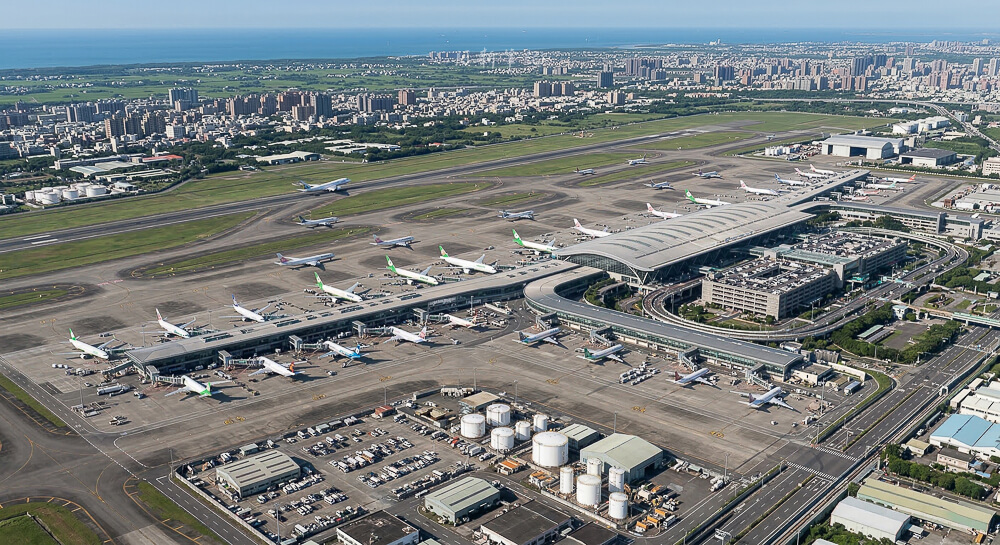 桃園機場機場體驗區（免費貴賓室）－免費入場、大沙發、長桌插座、高速 Wi-Fi